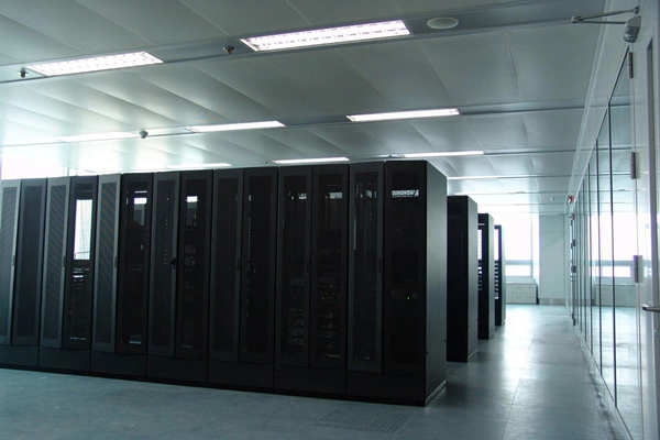 硬件監(jiān)測和軟件控制構成了環(huán)境監(jiān)測系統(tǒng)！